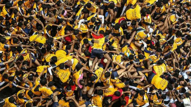 मानव पिरामिड