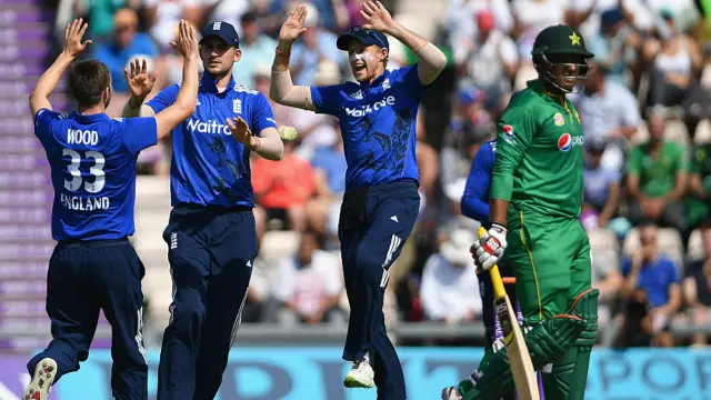 پاکستان کی ٹیم آخری اوورز میں زیادہ سکور نہیں کر پائی