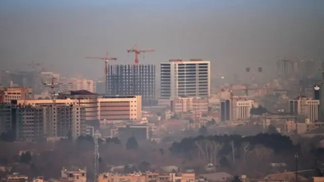 از ابتدای دهه هفتاد روند فزاینده ای برای سرمایه گذاری در صنعت هتلداری مشهد شکل گرفت. این روند هم شامل سرمایه گذاری هتل سازان پرسابقه و و اسم های نامدار این حوزه می شد، هم در شکلی از کسب و کارهای خرد گسترش یافت و هم در قالب مهمانپذیرهای ادارات و سازمان های دولتی