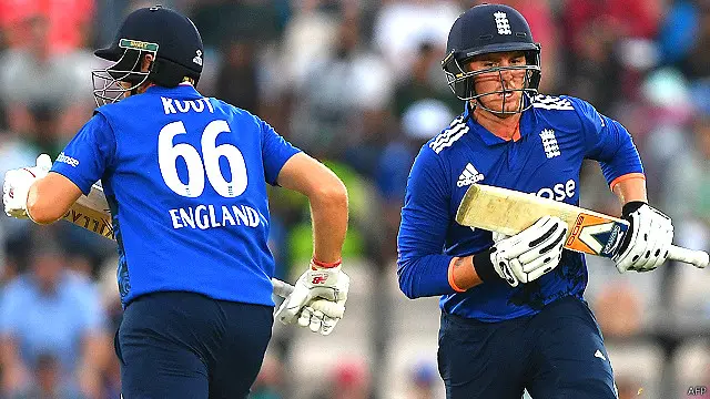 ہیلز کے آؤٹ ہونے کے بعد روئے اور روٹ نے عمدہ بلے بازی کی