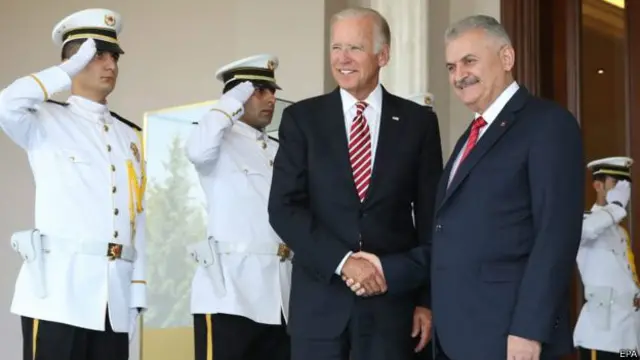 拜登是自从土耳其发生了流产 的政变以后访问土耳其的最高级别西方官员。他否认美土关系受到影响。