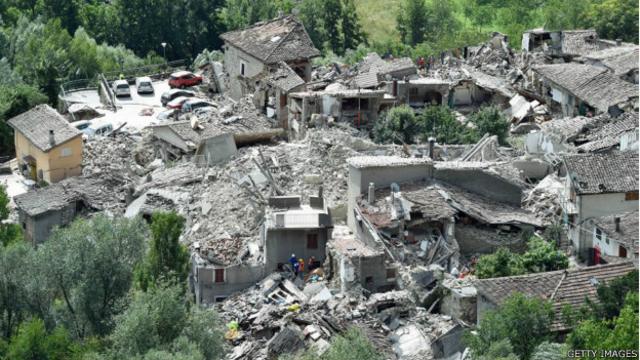 Kerusakan gempa Italia