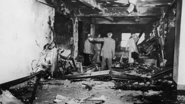 1945年一架轰炸机撞上帝国大厦的侧面，导致十四人死亡。（图片来源：Getty Images）