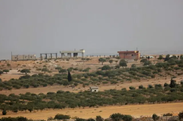 شورشیان سوریه در جرابلس در تصویری که از خاک ترکیه گرفته شده است