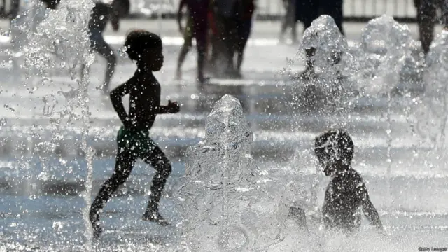 محکمۂ موسمیات کا کہنا ہے کہ جمعے تک موسم گرم رہنے کی امید ہے۔