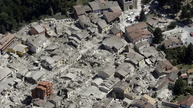 حکام کے مطابق سب سے زیادہ ہلاکتیں اماٹریس میں ہوئی جہاں 184 افراد ہلاک ہوئےجو زلزلے کے مرکز کے قریب واقع ہے۔