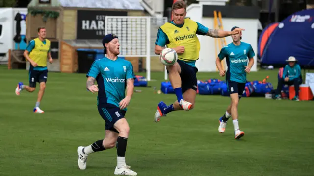 انگلینڈ کو پانچ ایک روزہ میچوں کی سیریز میں ایک صفر کی برتری حاصل ہے۔