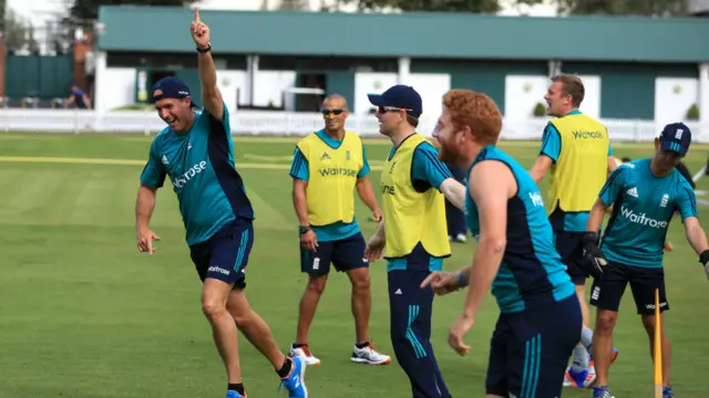 جمعے کو انگلینڈ اور پاکستان کی ٹیموں نے لارڈز کے میدان پر پریکٹس سیشن میں حصہ لیا۔