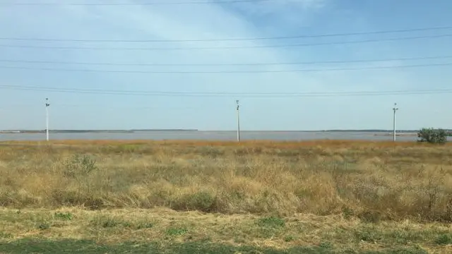 безкрайній степовий пейзаж Криму