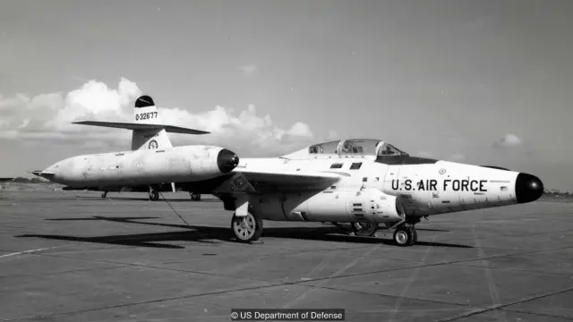 Các chiến đấu cơ F-89D Scorpions được thiết kế nhằm bắn hạ các máy bay ném bom của Liên Xô