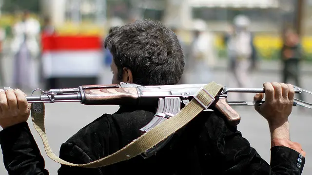 عدم موافقة الحوثيين على تسليم السلاح ضمن التحديات التي تواجه مبادرة كيري لحل الأزمة في اليمن