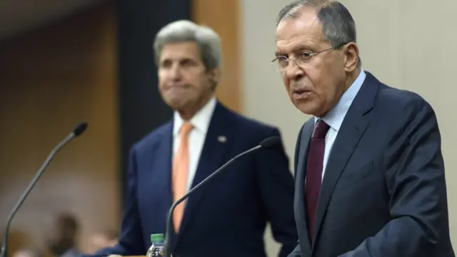 美国国务卿克里和俄罗斯外长拉夫罗夫在日内瓦一起出席记者会。