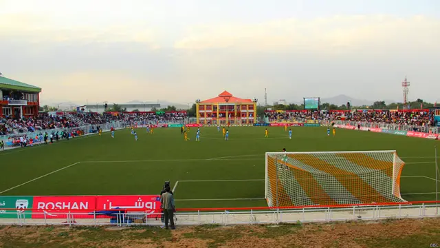 په مینه والو کې لسګونه مېرمنې هم موجودې وي.