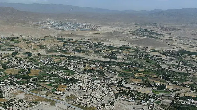 د پکتیا یوه قومي مشر او او د ولایتي شورا پخواني مشر ښایسته جان احدي بي بي سي ته وویل، عامو خلکو له حکومته وغوښتل، چې د ولسوالۍ د سقوط مخه ونیسي، خو دوی په لوی لاس ترې راووتل: