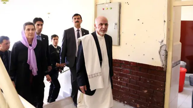 افغان ولسمشر اشرف غني کابل کې له امريکايي پوهنتون ليدنه کړې 