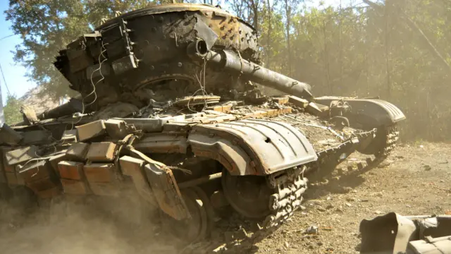 Згоріла бойова техніка у Іловайську.