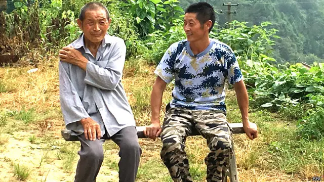 शियुंग अपने चाचा के साथ