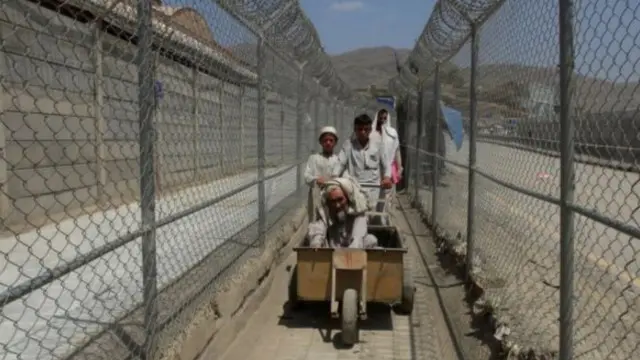 حددت باكستان مدة لمغادرة الأفغانستان البلاد.