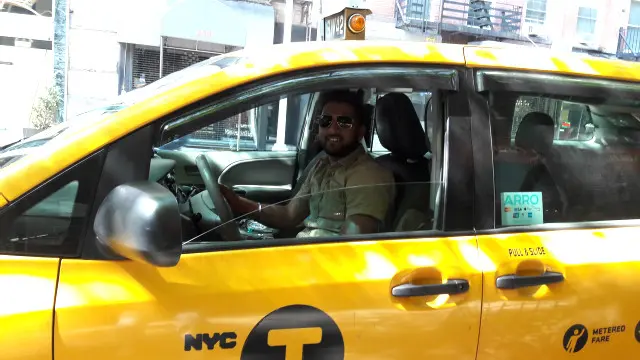 Якщо ви актор-початківець, можна ходити на прослуховування, а решту часу возити людей на таксі