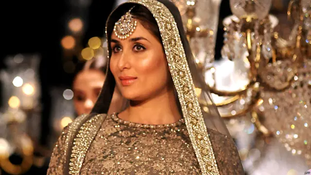 حال ہی میں کرینہ کپور نے ممبئی کے ایک فیشن شو میں شرکت کی تھی اور ریمپ پر بھی بطور ماڈل پیش ہوئی تھی