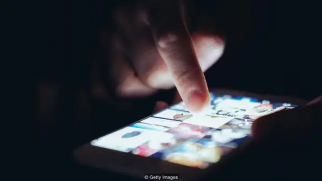 經過定制後，手機上的許多應用程序都可以幫助盲人用戶暢遊數字世界。（圖片來源：Getty Images）