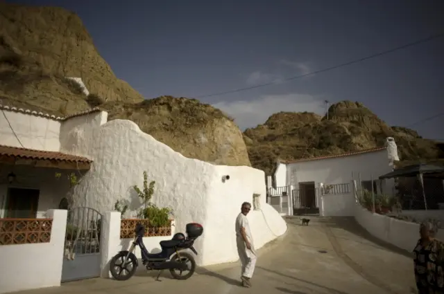 称为“trogloditas”的当地人在这些洞穴里已经生活了数百年之久(图片来源:Getty Images)
