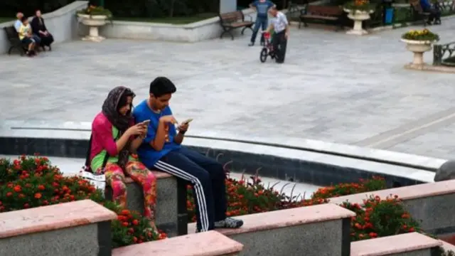 تحجب إيران بالفعل خدمات وسائل التواصل الاجتماعي الأجنبية، بما في ذلك تويتر وانستغرام وفيسبوك.