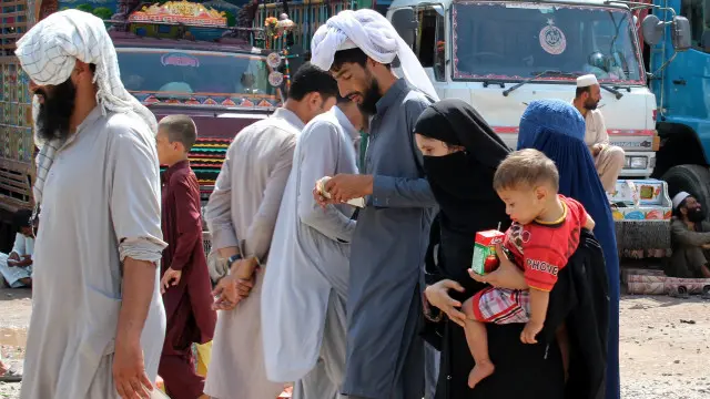  پاکستان میں تقریباً 30 لاکھ کے لک بھگ افغان پناہ گزین گذشتہ تین دہائیوں سے مقیم ہیں