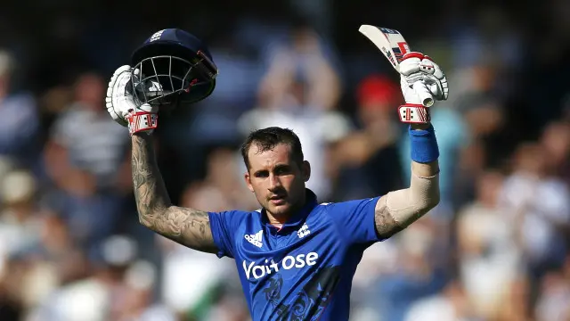 ایلکس ہیلز نے چار چھکوں اور 22 چوکوں کی مدد سے 171 رنز کی عمدہ اننگز کھیلی