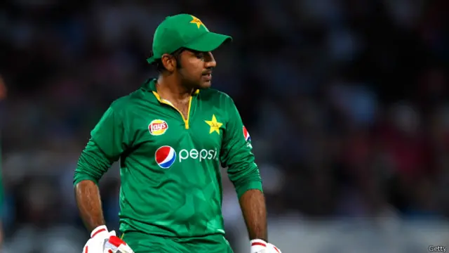 پاکستان کے آؤٹ ہونے والے بیٹسمینوں میں سمیع اسلم نے آٹھ، اظہر علی نے 13، شرجیل خان نے 58، بابر اعظم نے نو، شیعب ملک نے ایک، سرفراز احمد نے 38 ، حسن علی نے چار، محمد نواز نے 34، وہاب ریاض نے 14 اور محمد عامر نے 58 رنز بنائے۔