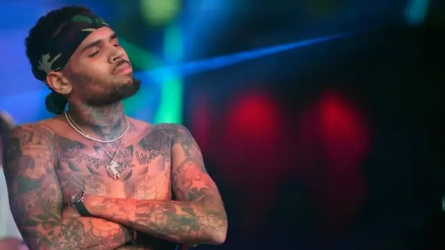 Ca sĩ Chris Brown từng bạo hành bạn gái - ngôi sao nhạc pop Rihanna