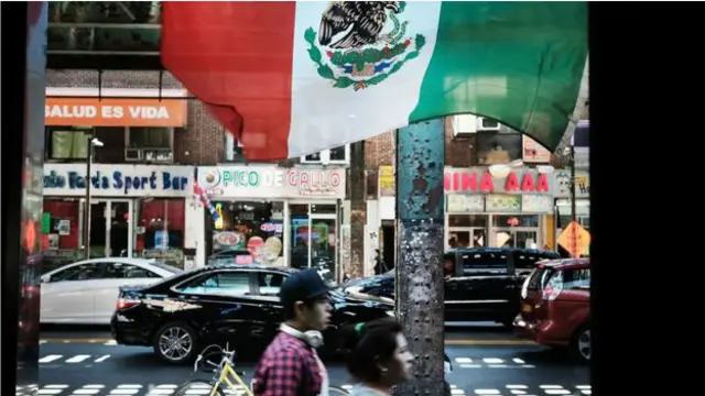 پرچم مکزیک در محله کوئینز نیویورک