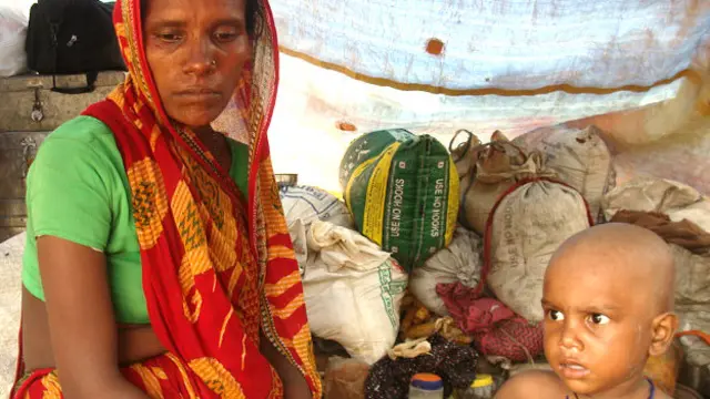 बिहार में आई बाढ़ के दौरान लगा राहत शिविर.