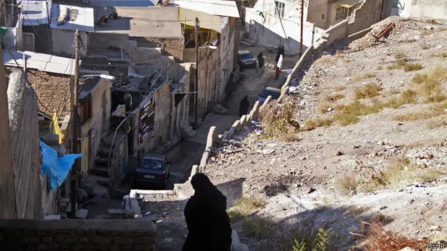 مسئله حاشیهنشینی یا آنچه در شعار انقلابیون مذهبی ایران به آن «کوخنشینی» گفته میشد، بیش از نیم قرن است که بر سر شهرهای بزرگ و کوچک ایران سایه گسترانیده است