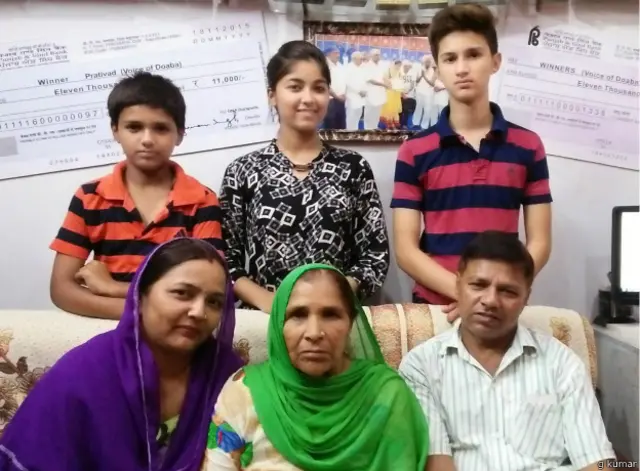 गिन्नी माही अपने परिवार के साथ