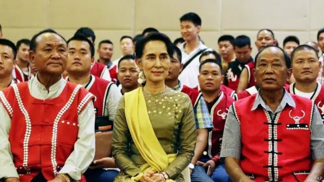 在为期五天的最初会谈中,昂山素季说团结对于缅甸的未来至关重要。