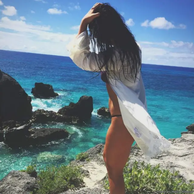 罗贝热在社交网站Instagram上晒出的百慕大霍斯舒海滩的照片。