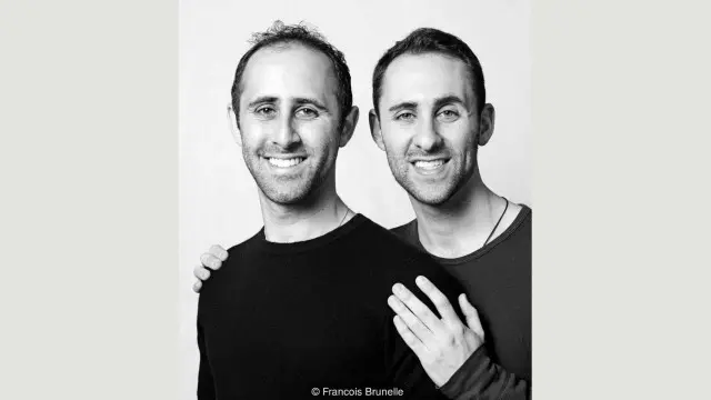 Nhiếp ảnh gia Francois Brunelle đã chụp 200 cặp giống nhau trong bộ ảnh "Tôi không giống ai cả"