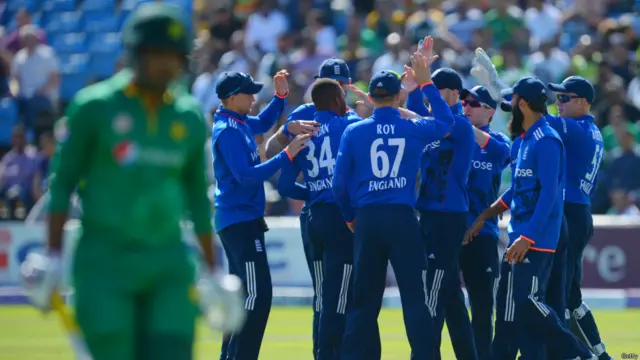 وہ کرس جارڈن کے دوسرے اور اننگز کے چوتھے اوور میں ایک چھکا اور چوکا مارنے کے بعد کیچ آؤٹ ہوگئے۔