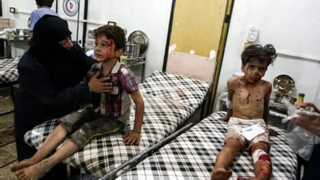 جیره مرگ در سوریه اما به وفور پیدا میشود و پشت گذرها و درگیریها و پناهگاهها متوقف نمی شود. حتی سازمان ملل متحد هم دیگر شمارش کشته شدگان در سوریه را متوقف کرده است.