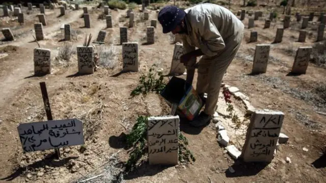 کمی بعد فهمیدیم که جنگ همهی چیزیست که مانده، که توقف نیست و جای زندگی معمول را گرفته است.
