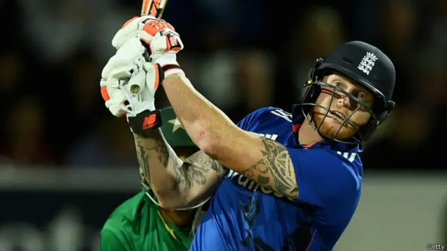 انگلینڈ کی جانب سے بین سٹوکس نے چھ چوکوں اور دو چھکوں کی مدد سے 69 رنز بنائے