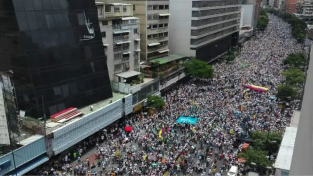 مخالفان گفتند حداقل یک میلیون نفر را جلب کرده اند ادعایی که دولت رد کرد