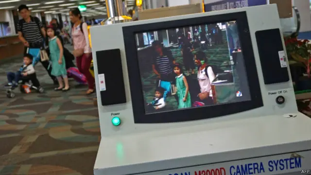 Pemindai suhu tubuh ditempatkan di Bandara Soekarno Hatta, pada Jumat (2/9).