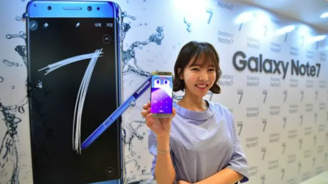 سام سنگ کا یہ نیا سمارٹ فون 19 اگست کو فروخت کے لیے پیش کیا گیا تھا اور اسے صارفین اور تجزیہ نگاروں کی طرف سے زبردست پذیرائی ملی تھی