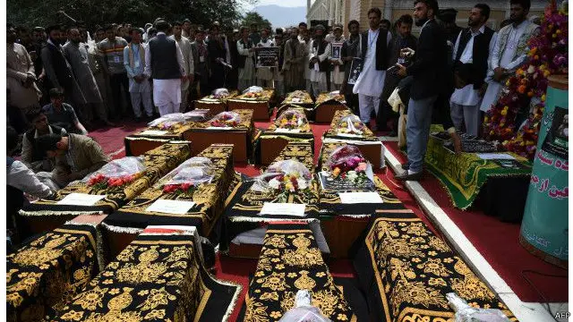 د حبیب الله کلکاني او د هغه د ۱۶ ملګرو د ګډې جنازې لمونځ د کابل په عیدګاه جومات کې وشوه