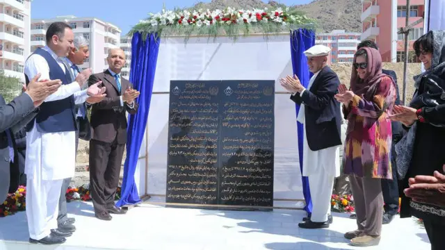 این مجمتع‌های مسکونی در منطقه خواجه رواش قرار دارد