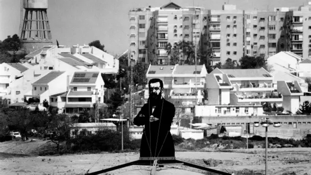 مجسمه تئودور هرتزل بنیانگذار صهیونیسم در هرتزلیا. این شهر نود هزار نفری پایتخت شرکت‌های نوبنیان است