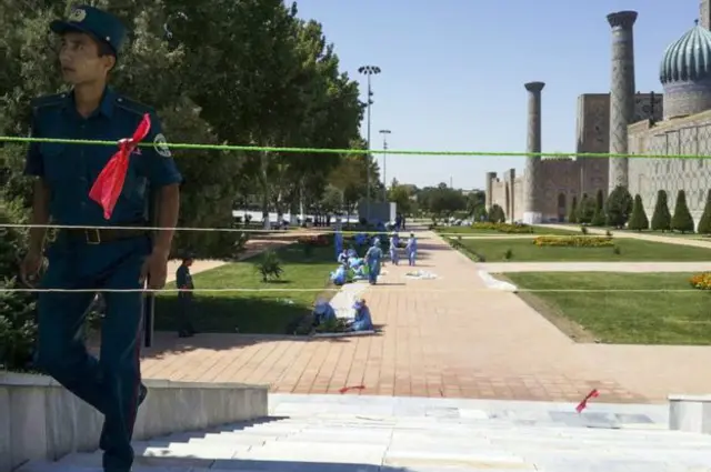 په سمرقند کې د جمعې په ورځ پولیسو یو شمېر سیمو کې ګزمې کولې