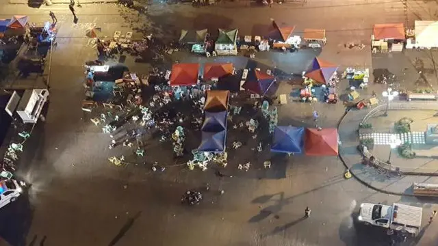 Bom meledak di tengah pasar yang padat pengunjung. 